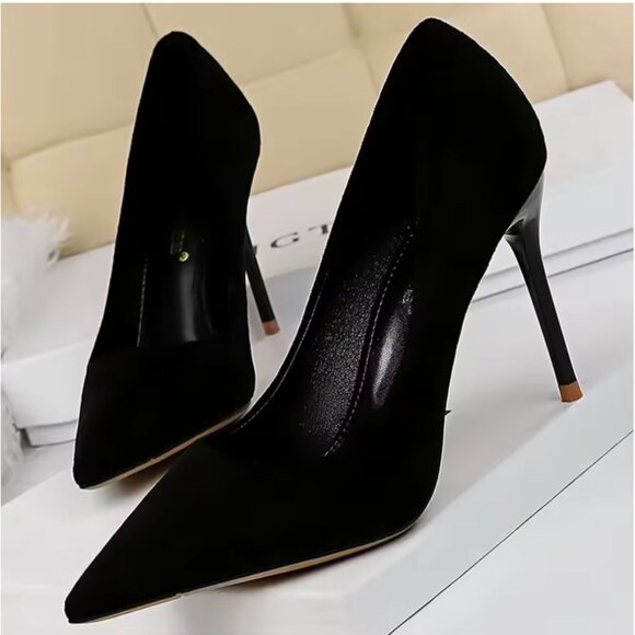 Black Pumps - BRAND NEW - Size 7.5 - Picture 6 of 6